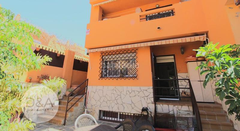 Foto 27160d6e-2bbc-4bc1-a268-e4be8a316a90. Maison jumelée avec chauffage parking piscine dans Lo Cea Rincón de la Victoria