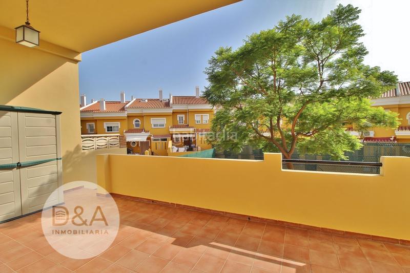 Foto f085f400-3ed3-4f83-9949-34cb182ca195. Casa aparellada amb calefacció aparcament piscina a Rincón de la Victoria