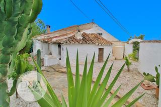 Casa en Almoga. Encantadora finca rstica en el barranco del sol, lora, mlaga