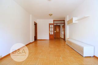 Piso en La Trinidad. Piso a reformar con plaza de garaje en málaga capital  ref 55339