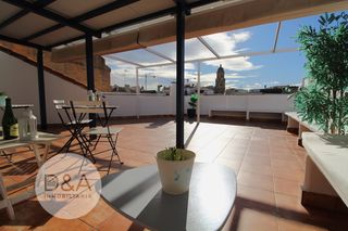 Geb�ude  Calle tomas de cozar. Edificio en centro hist�rico de m�laga