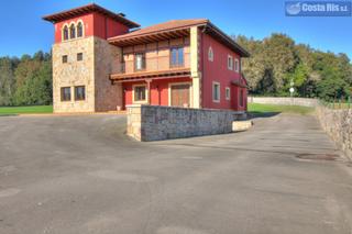Xalet a La madrid 10. Chalet individual en venta en barcena de cicero, 5 dormitorios.