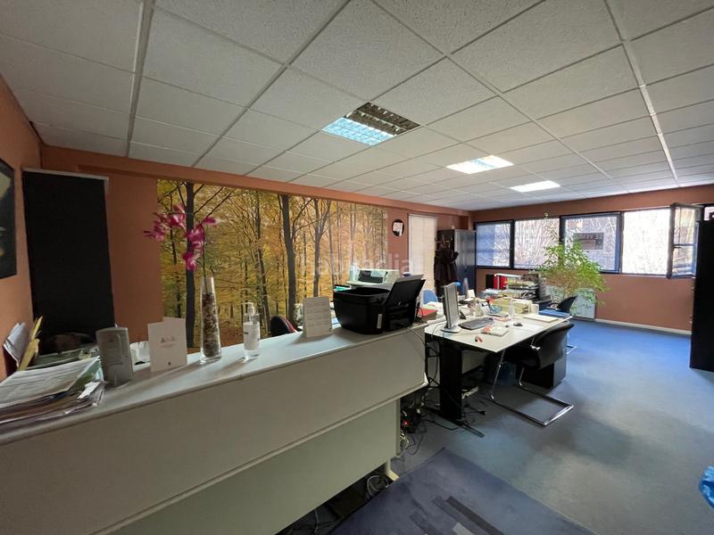 Foto a9e6f068-eb38-4c53-816b-e3d2f81fd523. Büro in Lamiako-Txopoeta Leioa