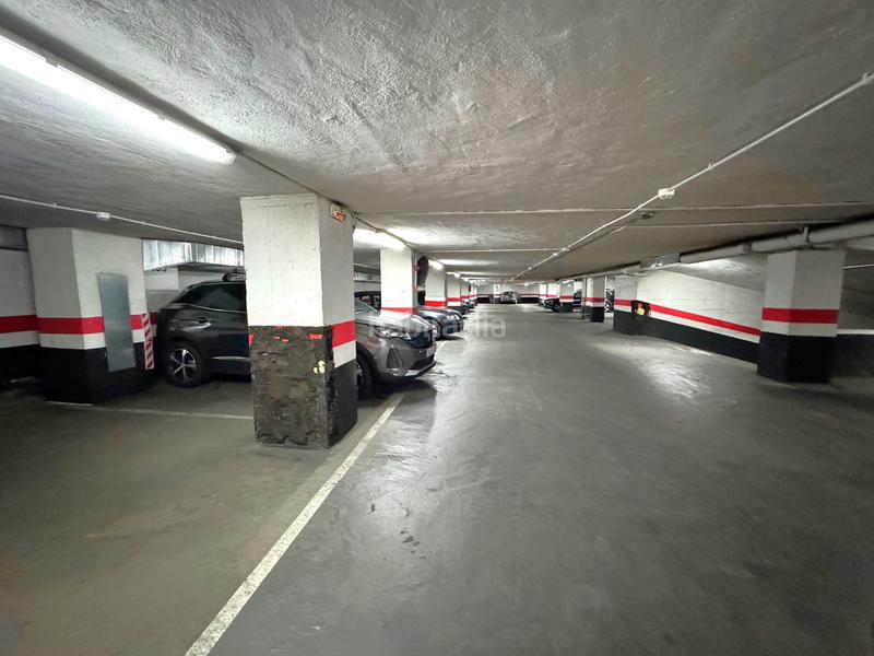 Foto c368ef4f-21e8-4c7a-8b25-562dc9abd4f7. Parking voiture dans Campuzano Bilbao