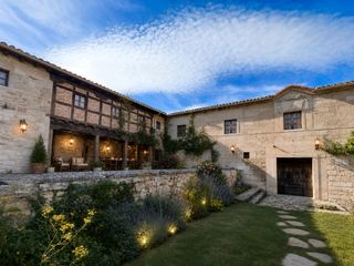 Casa a Villarcayo de Merindad de Castilla la Vieja. Casa-palacio fortificado, construido en 1.730. un lugar idílico