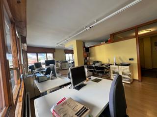 Bureau  Calle nuño rasura. Oficina en villarcayo. céntrica, cerca de todos los servicios.