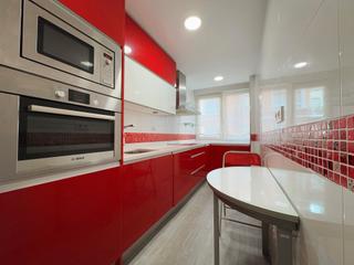 Pis  Gobela kalea. Piso en el centro de las arenas. tres habitaciones. junto a todo