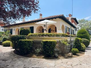 Xalet a Calle nuño rasura 34. Impresionante chalet de piedra totalmente reformado de diseño. c