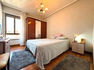 Piso  Kalamua kalea. Piso muy luminoso en el centro de romo , tres habitaciones, coci