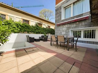 Dúplex  San martin kalea. Dúplex en usategui, algorta. terraza, jardín, piscina particular