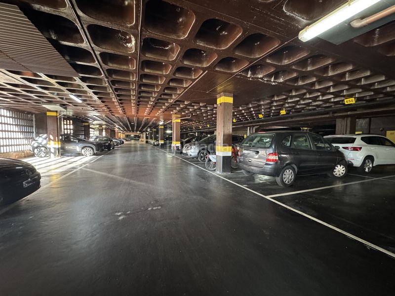 Foto fe2fe115-9783-4ca4-b50f-3f9dd1a904a3. Aparcament cotxe a Las Arenas Getxo