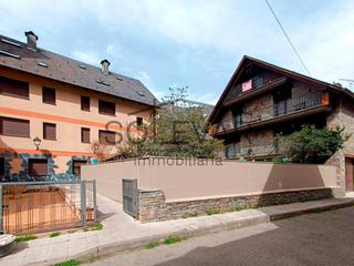 Zweistöckige Wohnung in Les