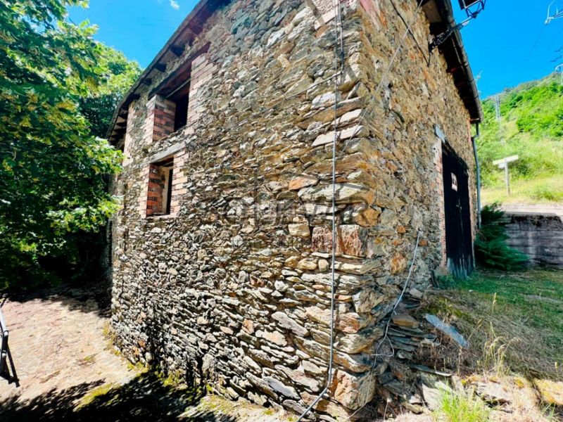 Foto a31dba48-aefa-42a1-9ab2-aa9428521755. Casa a Llavorsí