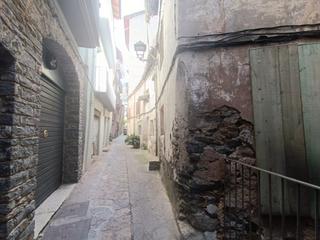 Haus  Doctor. Casa en el casco antiguo de sort para reformar