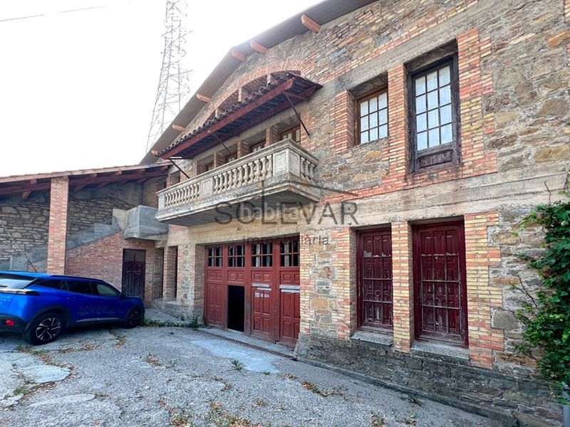 Foto e89a0e07-b4fe-46bd-b80a-645ff3224046. Local comercial a Pobla de Segur (La)