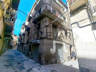 Appartement  Carrer llorens torres. Piso a reformar en el casco antiguo de la pobla de segur