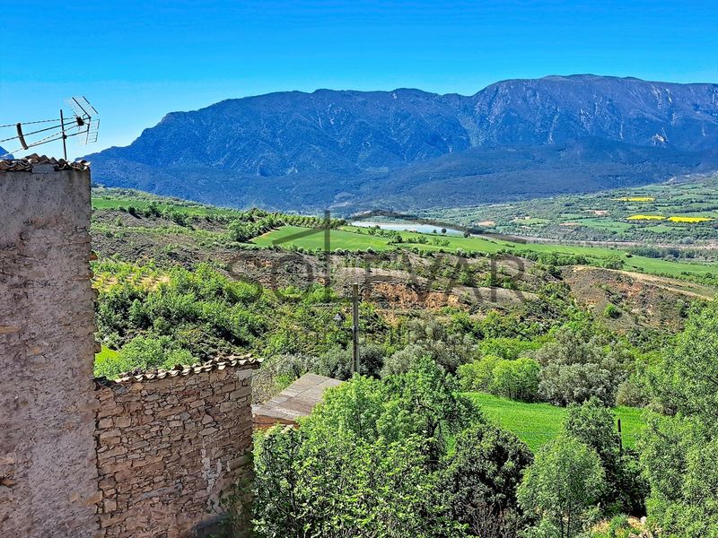 Foto 31cacb91-3a80-4ff1-abd7-39a56dff1c45. Casa amb calefacció aparcament a Llimiana