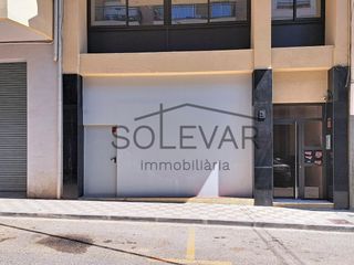 Rent Business premise  Del magistrat saura. Local comercial de 121 m2 con salida de humos en alquiler