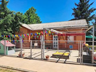 Casa  Carrer de respiri. Dos viviendas unifamiliares con jardín y parking en urbanización