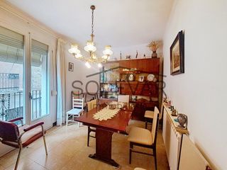 Haus  Travesía del doctor roure. Casa de pueblo con local comercial alquilado en pleno centro his
