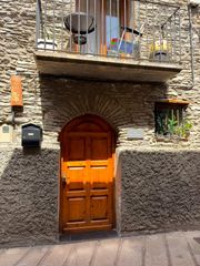 Casa a Vall de Cardós. Casa de poble a ribera de cardos