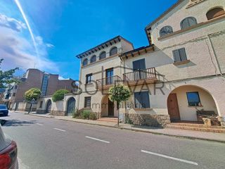 House  Prineus. Casa de pueblo de 201 m2 con 4 dormitorios, chimenea y calefacci