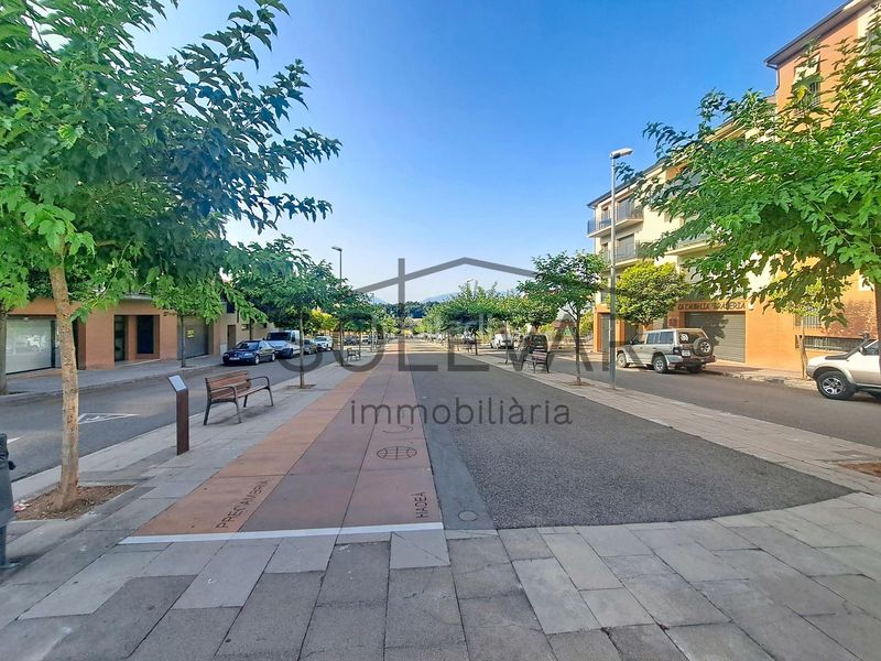 Foto 3359ec1d-6037-4e16-a146-c94edbeee4f0. Local comercial a Talarn