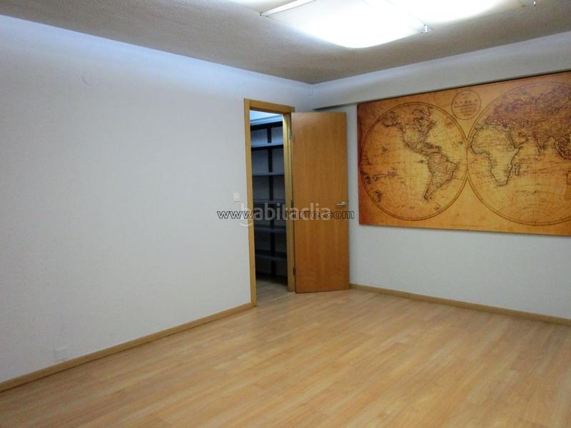 Foto 87b2bff1-39f2-44fd-a622-59b1c1ad49e5. Bureau avec chauffage parking dans Llodio