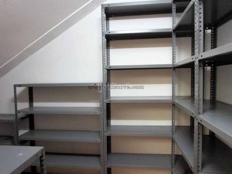 Foto e7dbf8a2-489f-48ca-a9f8-5cd5096025d7. Bureau avec chauffage parking dans Llodio