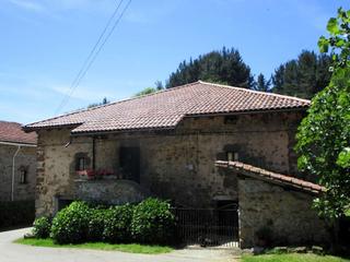 Masia en Llodio. Casero a la venta en santa luca