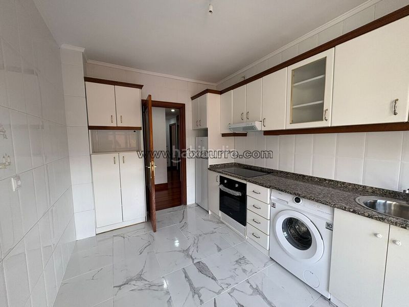 Foto 508830fe-c01d-47f9-8f30-eeb0c5dbb296. Pis amb calefacció aparcament a Llodio