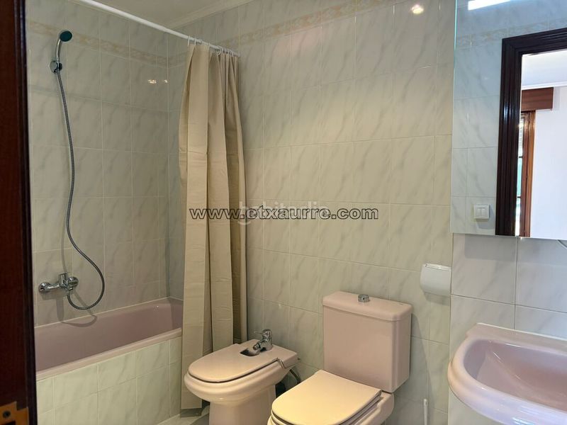 Foto 6e024eb3-2609-4ef1-b247-c873d983214f. Pis amb calefacció aparcament a Llodio