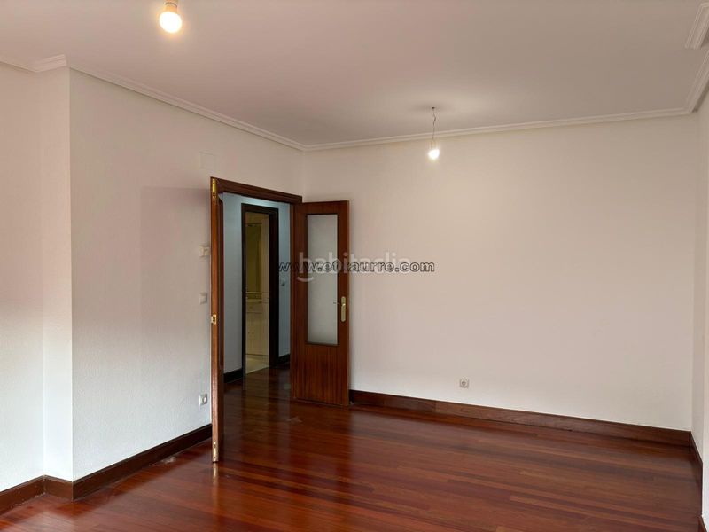 Foto 82f680ba-c0c0-4a20-bee1-70b73d85888c. Pis amb calefacció aparcament a Llodio