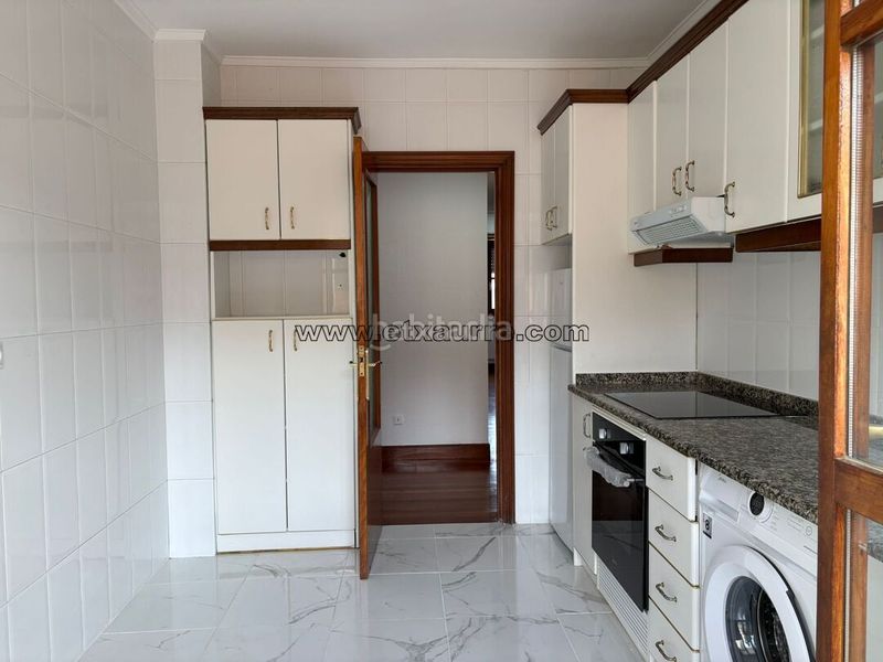 Foto 87a8e497-1fb6-4a8d-991b-42525b9e7f8e. Pis amb calefacció aparcament a Llodio