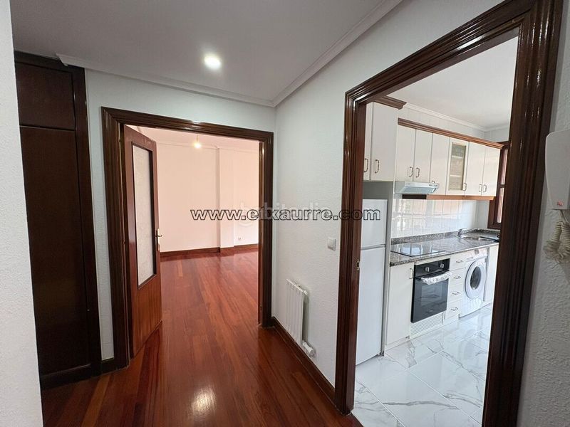 Foto a7eae0ec-e49f-4d35-96d3-36d41bad316b. Pis amb calefacció aparcament a Llodio