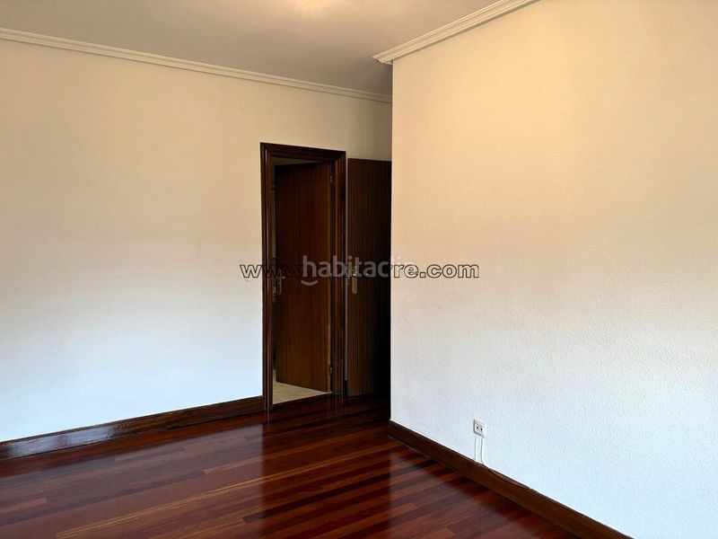 Foto bab79f08-25a9-4712-9e81-942b0b4f925b. Pis amb calefacció aparcament a Llodio