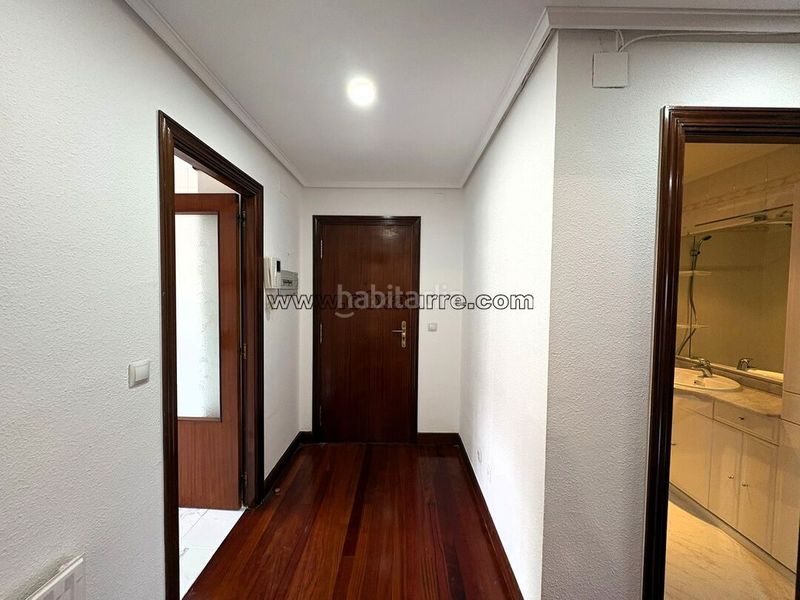 Foto d1884237-4f51-4363-a617-96d9c2ab58f8. Pis amb calefacció aparcament a Llodio