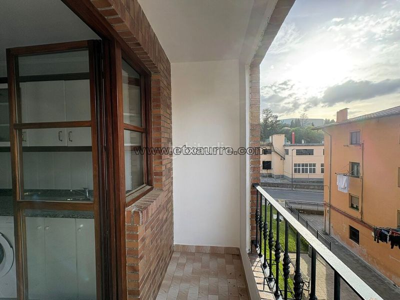 Foto d9acba46-42c1-4c5b-a83f-0ad5fe354af2. Pis amb calefacció aparcament a Llodio