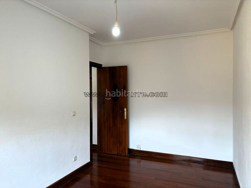 Foto e01fd9d7-f8f2-47b1-8844-66e6796145ad. Pis amb calefacció aparcament a Llodio