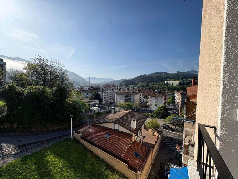 Foto 8b36cf51-a81f-4e49-bb57-5cfb66e9b07c. Pis a Llodio