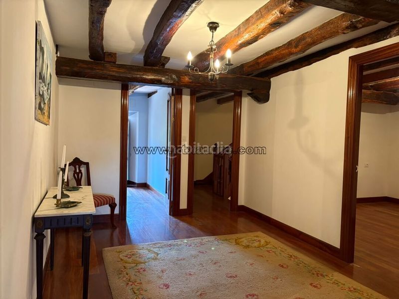 Foto dd09f38a-1285-4b31-908b-d27135c4bab3. Masia amb calefacció a Llodio
