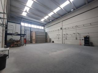 Nau industrial a Tratado de paris kalea 1