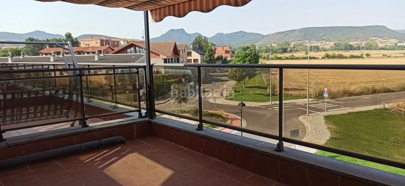 Foto c17737fc-e5ba-4b1e-a589-994492ae499a. Casa adossada amb calefacció aparcament piscina a Miranda de Ebro