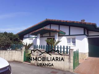 Casa  Gromo. Chalet pareado con jardín, piscina comunitaria y excelente ubica