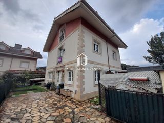 Maison  Rioseco. Casa pareada en guriezo con jardín privado, a minutos de la play