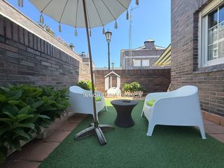 Casa  Hermandad donantes de sangre. Chalet pareado de lujo en playa de laredo con terraza, sauna y p