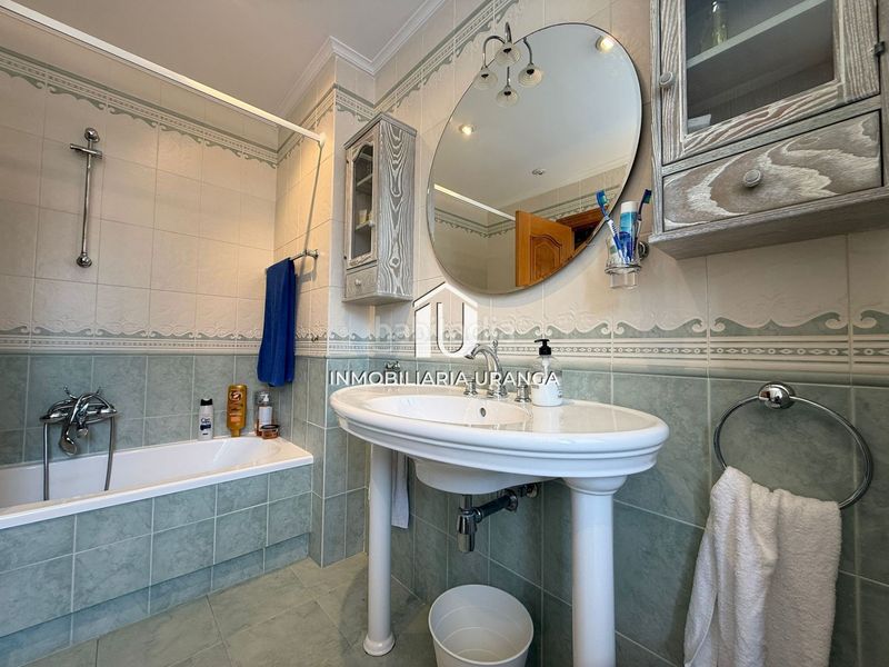 Foto bbed7c99-240a-402a-9255-9154d383d37a. Casa amb calefacció piscina a El Puntal Laredo