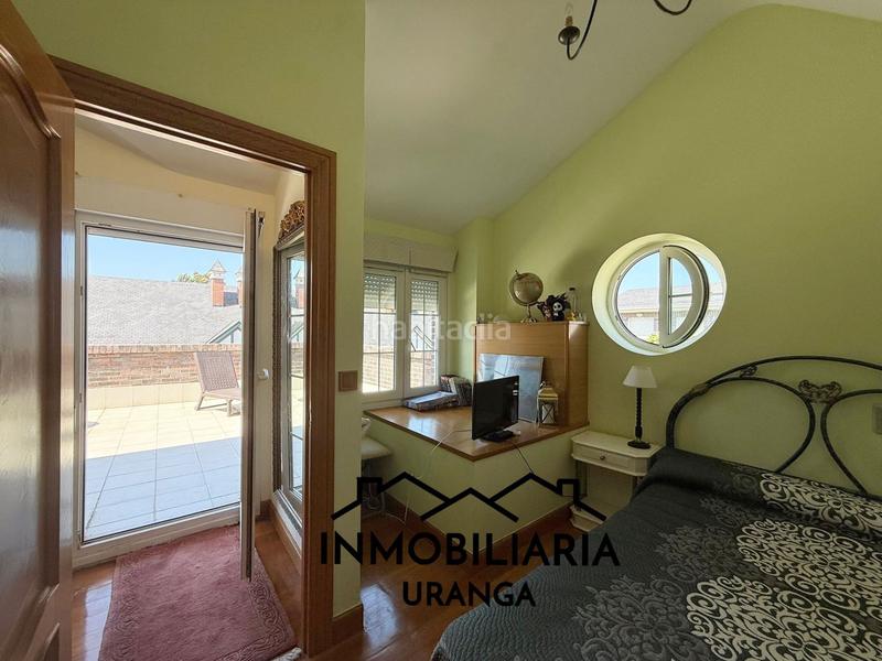 Foto c6ad8869-3370-47d9-b041-4e7c1393bd21. Casa chalet pareado en El Puntal Laredo