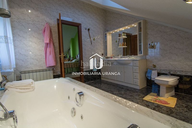 Foto dd35520d-3425-4f9b-828b-a34beb40398d. Casa amb calefacció piscina a Ajo Bareyo