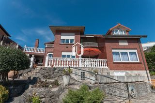 House  La sorrozuela. Casa individua frente al mar en ajo con vistas a la ría y acceso